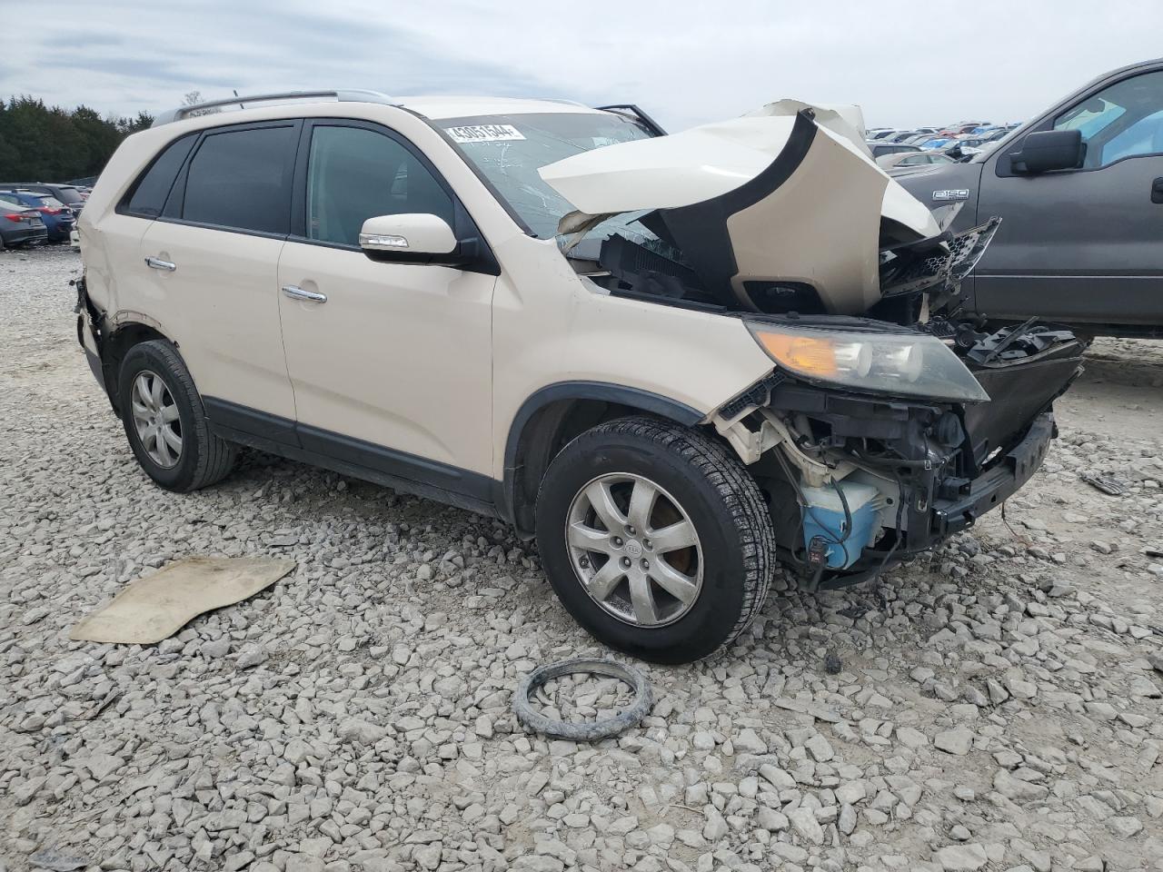 Photo 3 VIN: 5XYKT4A10BG107867 - KIA SORENTO 