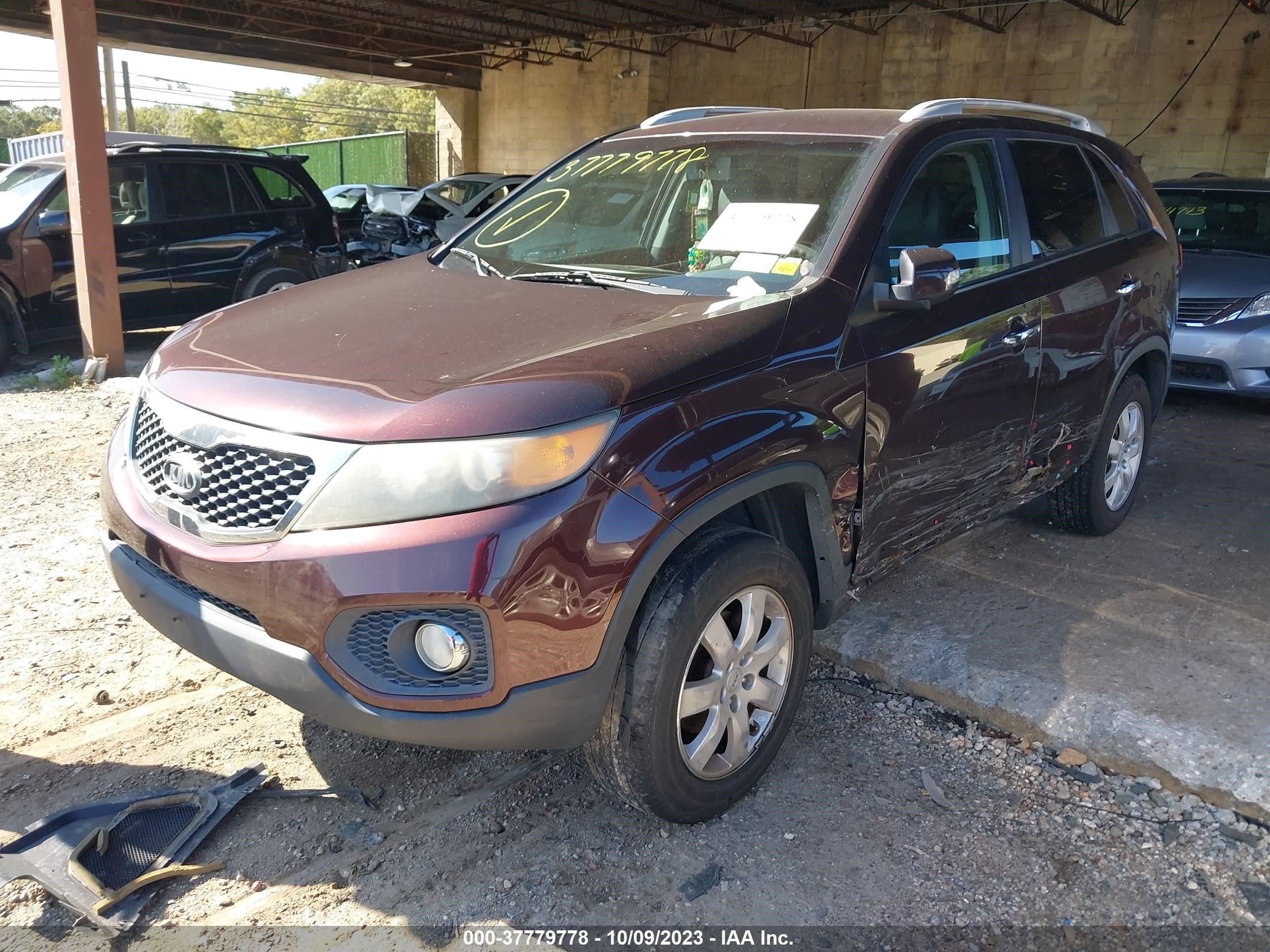 Photo 1 VIN: 5XYKT4A11BG130364 - KIA SORENTO 