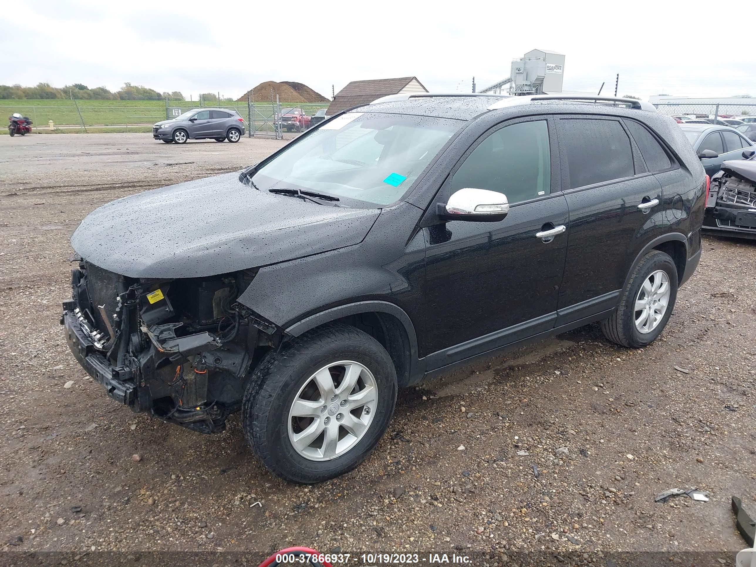 Photo 1 VIN: 5XYKT4A13BG099683 - KIA SORENTO 