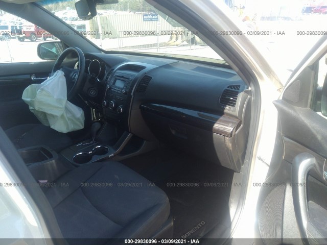 Photo 4 VIN: 5XYKT4A14BG116622 - KIA SORENTO 