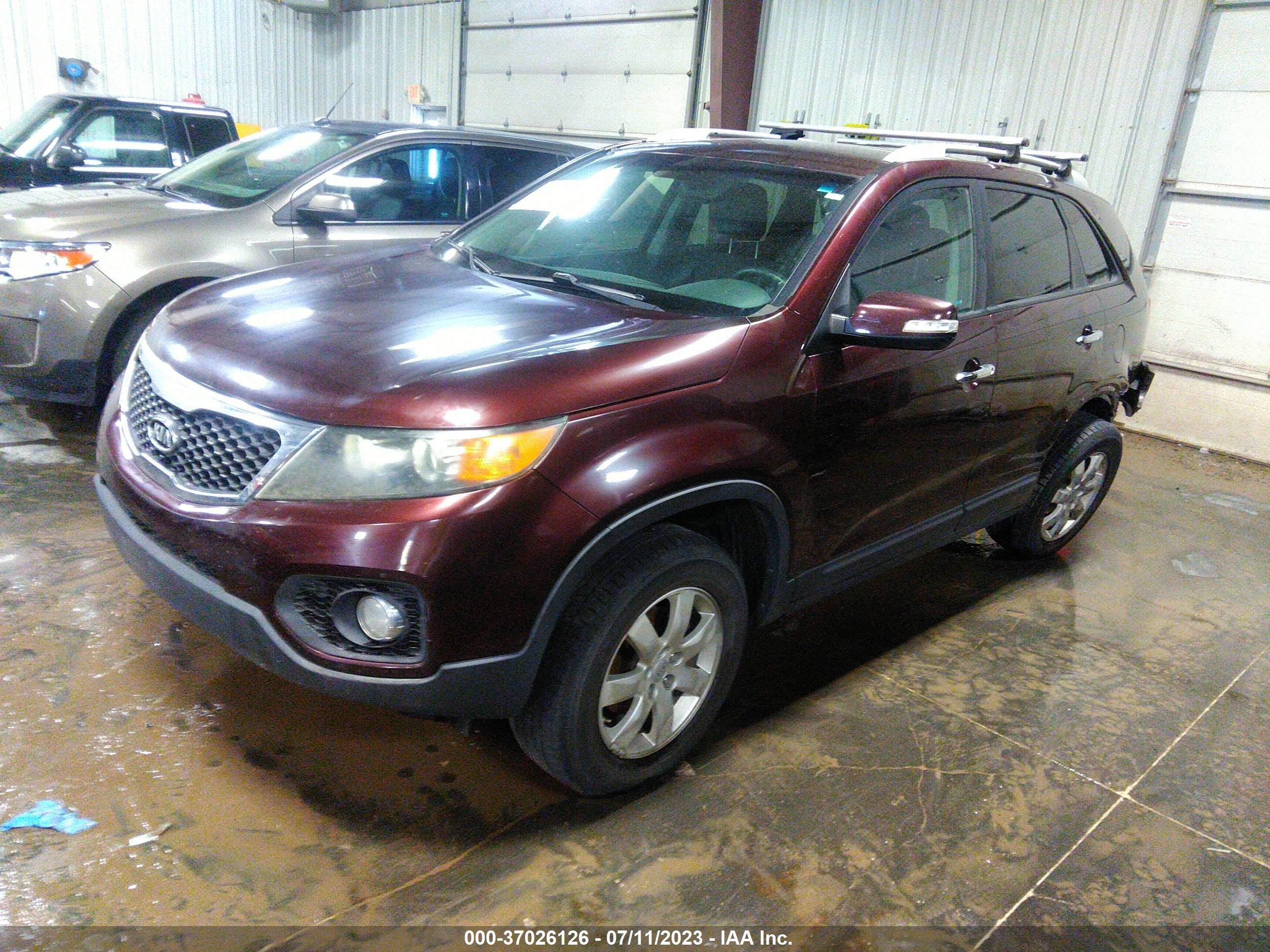 Photo 1 VIN: 5XYKT4A14BG140337 - KIA SORENTO 