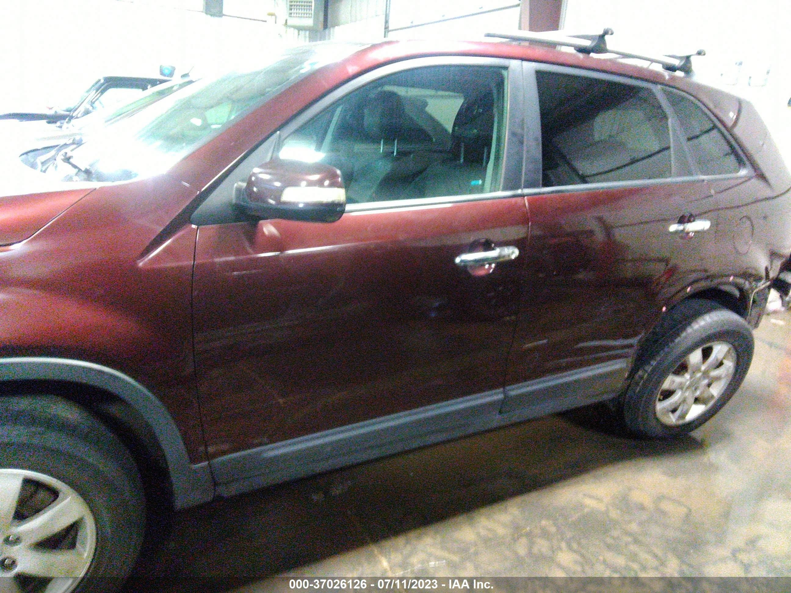 Photo 13 VIN: 5XYKT4A14BG140337 - KIA SORENTO 