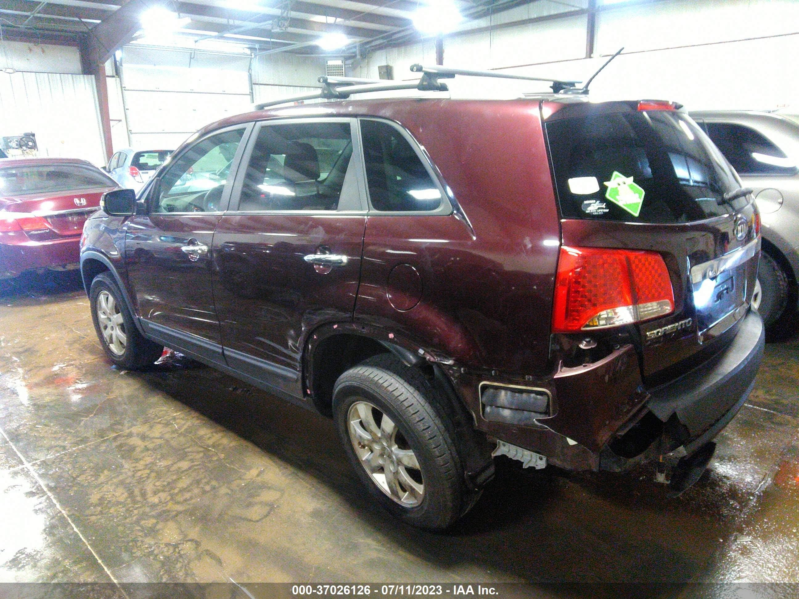 Photo 2 VIN: 5XYKT4A14BG140337 - KIA SORENTO 