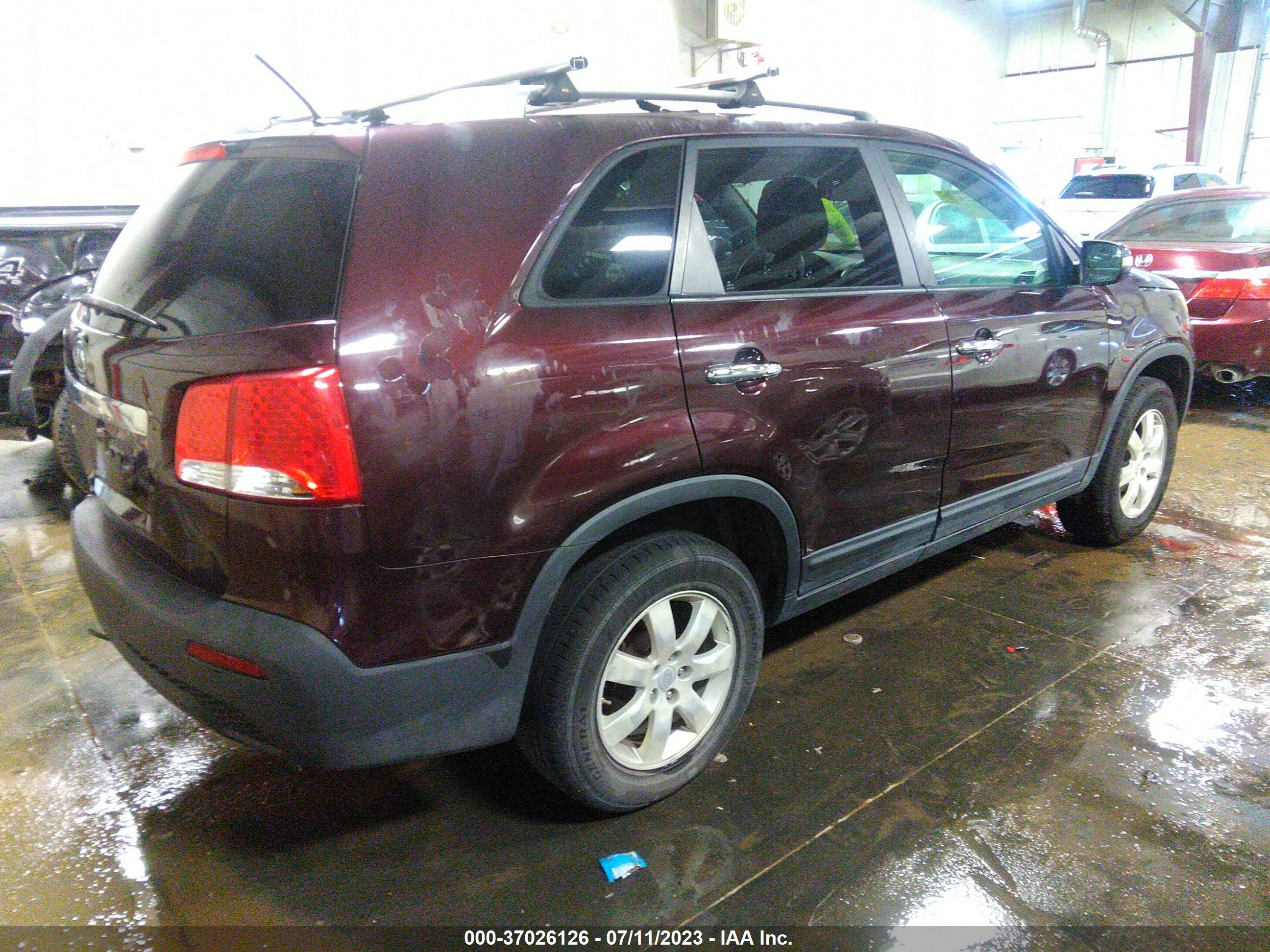 Photo 3 VIN: 5XYKT4A14BG140337 - KIA SORENTO 