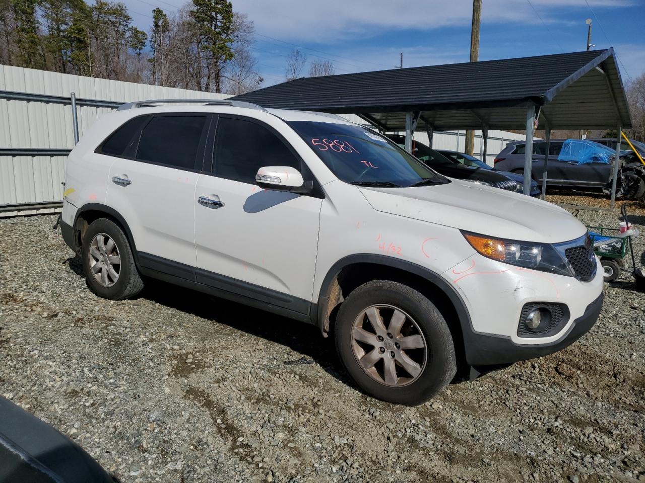 Photo 3 VIN: 5XYKT4A15BG007330 - KIA SORENTO 