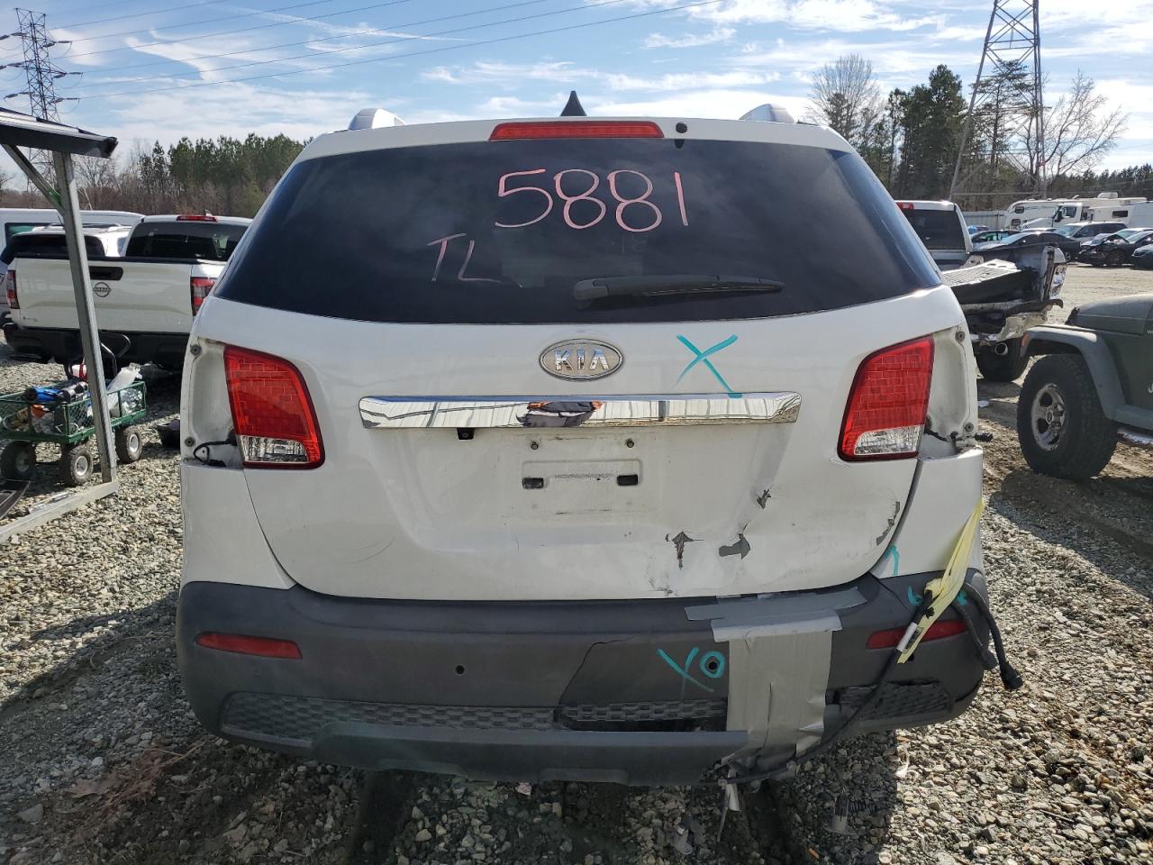 Photo 5 VIN: 5XYKT4A15BG007330 - KIA SORENTO 