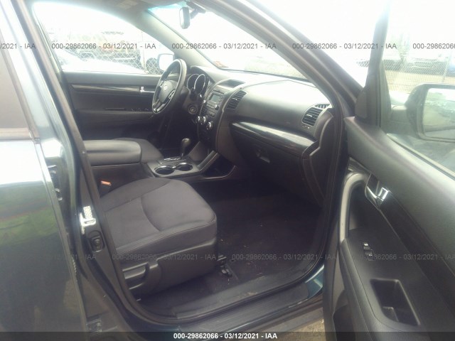 Photo 4 VIN: 5XYKT4A15BG017551 - KIA SORENTO 