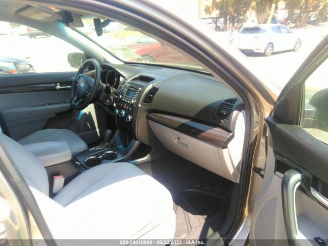 Photo 4 VIN: 5XYKT4A15BG039758 - KIA SORENTO 