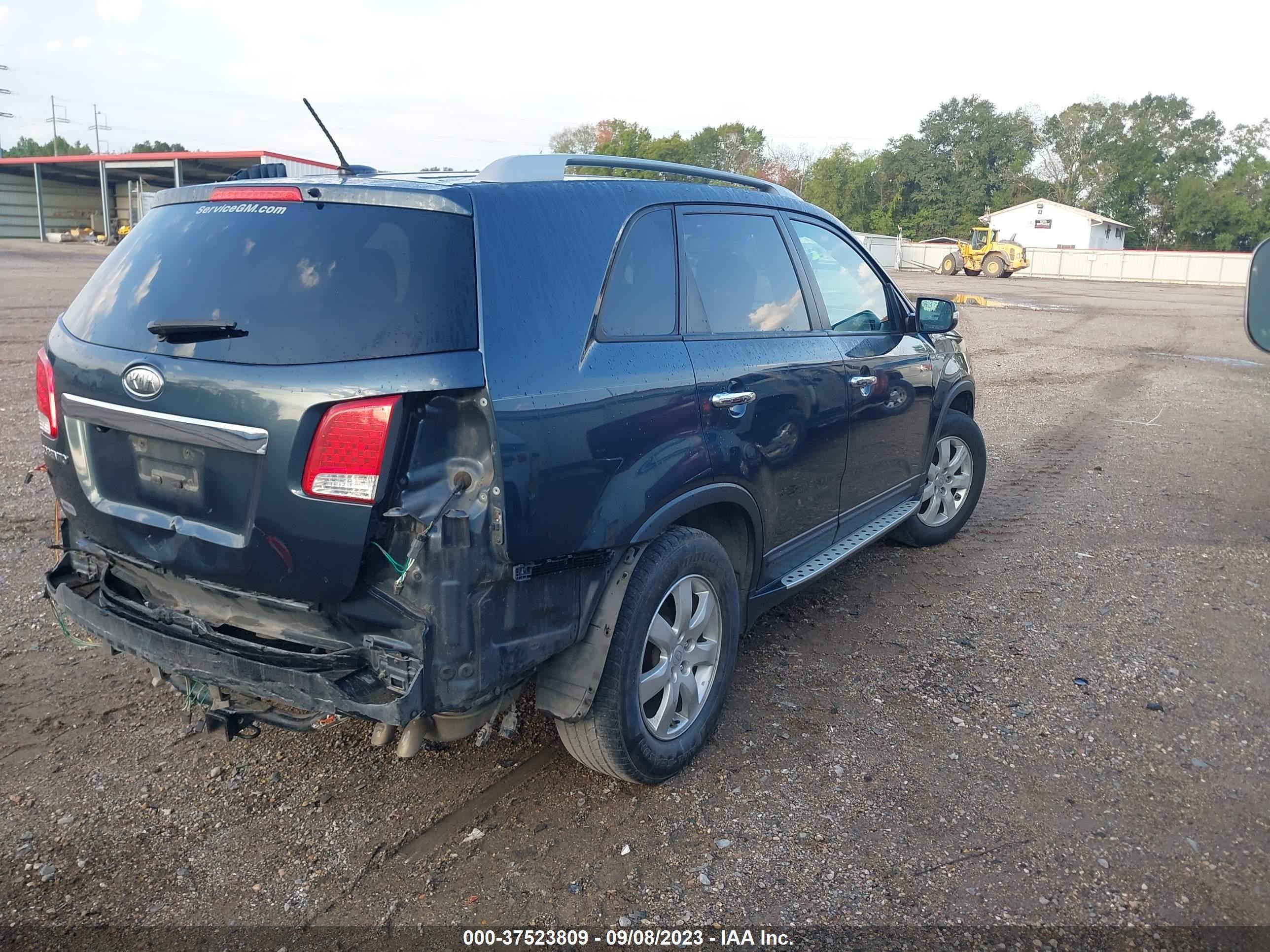 Photo 3 VIN: 5XYKT4A15BG157955 - KIA SORENTO 