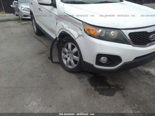 Photo 5 VIN: 5XYKT4A16BG105511 - KIA SORENTO 