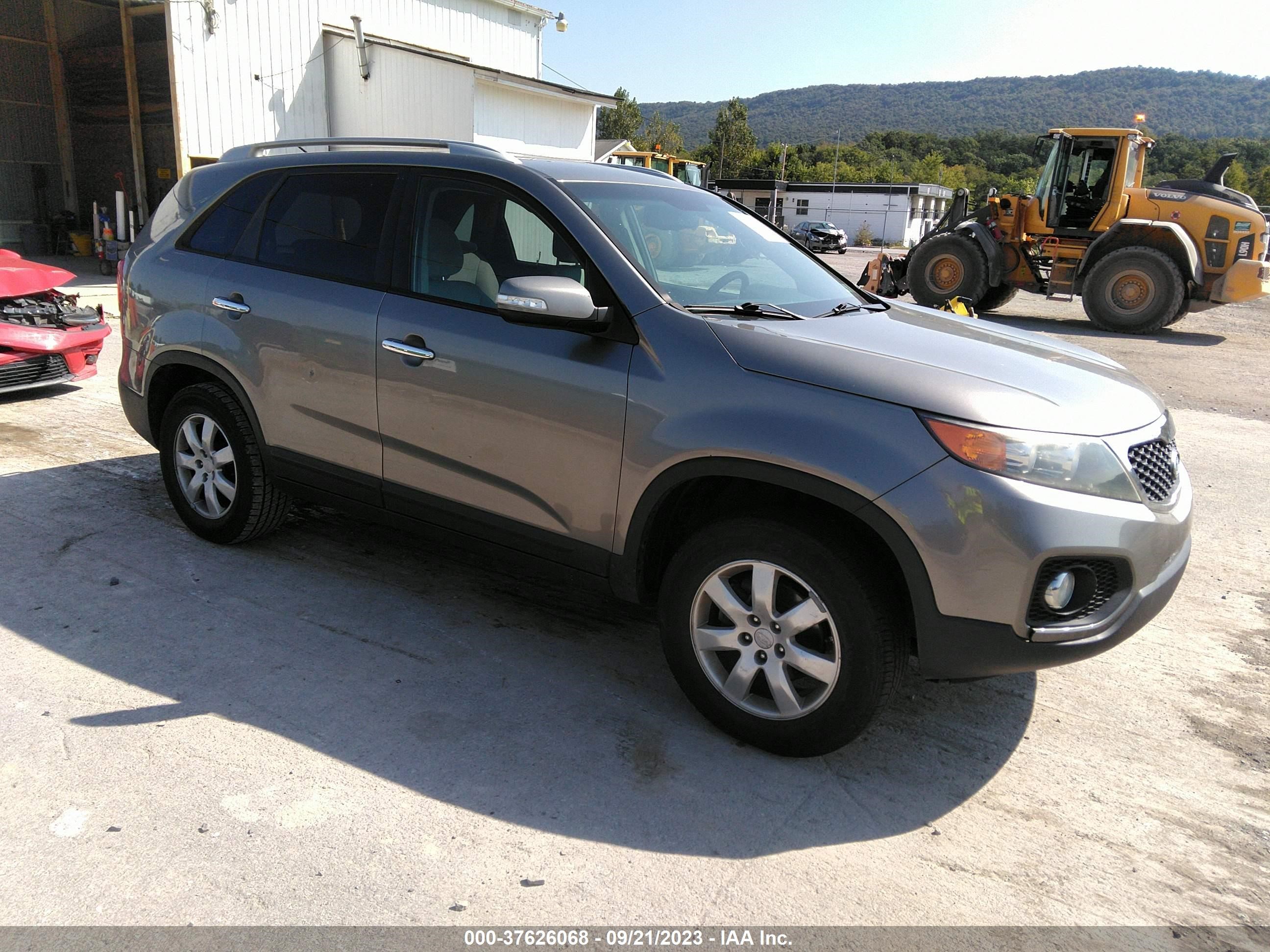 Photo 0 VIN: 5XYKT4A16BG112782 - KIA SORENTO 