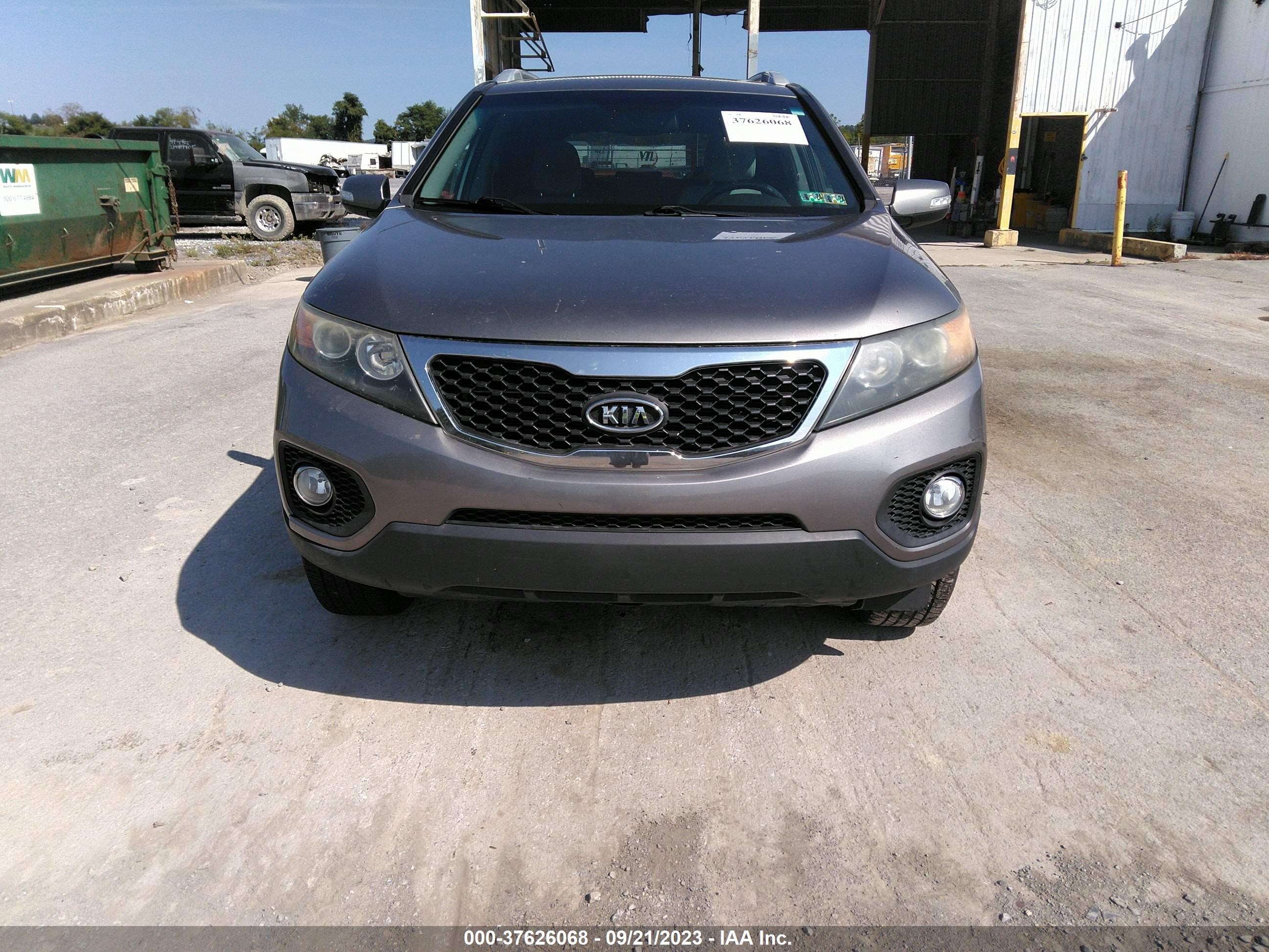 Photo 5 VIN: 5XYKT4A16BG112782 - KIA SORENTO 