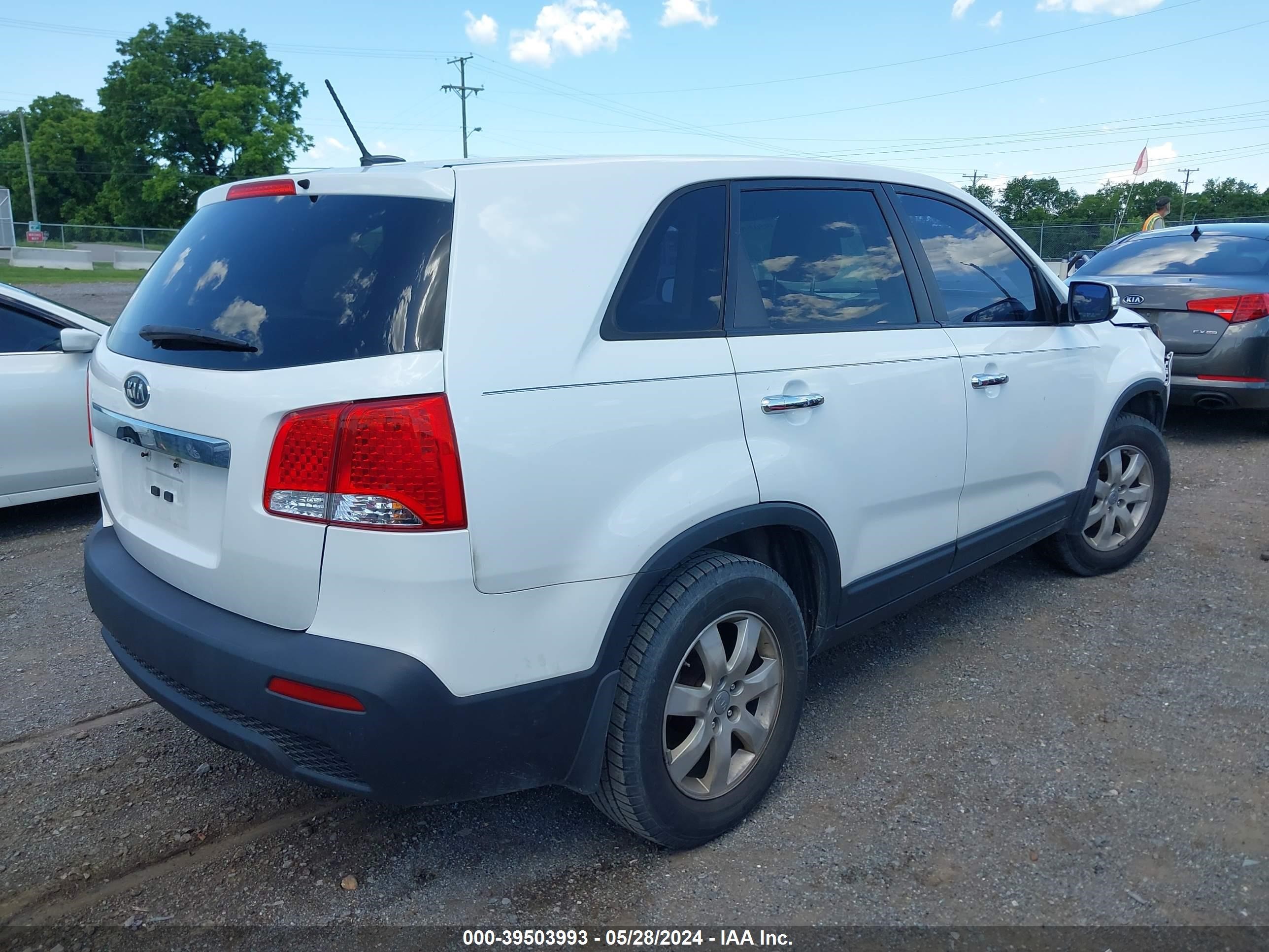 Photo 3 VIN: 5XYKT4A17DG358906 - KIA SORENTO 