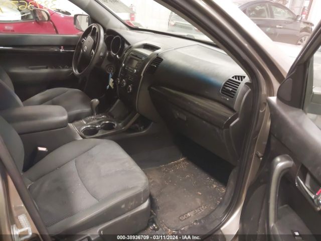 Photo 4 VIN: 5XYKT4A19BG102764 - KIA SORENTO 