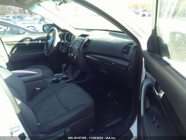 Photo 4 VIN: 5XYKT4A19CG238829 - KIA SORENTO 