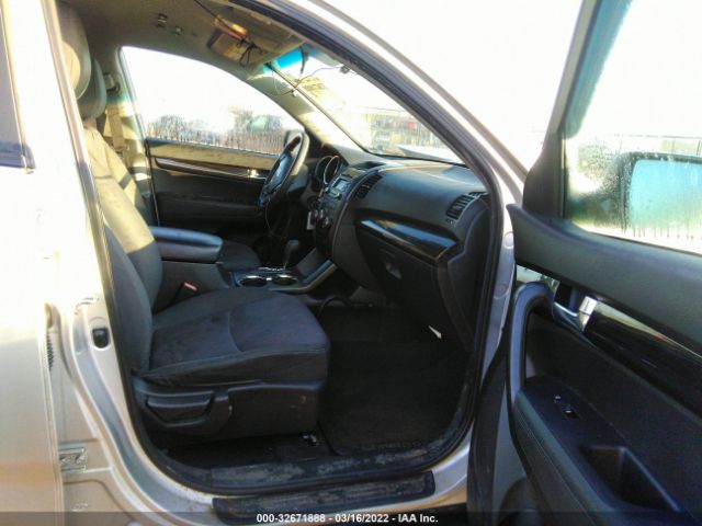 Photo 4 VIN: 5XYKT4A1XBG028609 - KIA SORENTO 