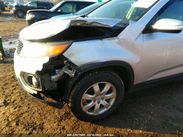 Photo 5 VIN: 5XYKT4A1XBG028609 - KIA SORENTO 