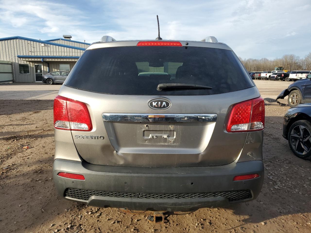 Photo 5 VIN: 5XYKT4A1XBG037326 - KIA SORENTO 