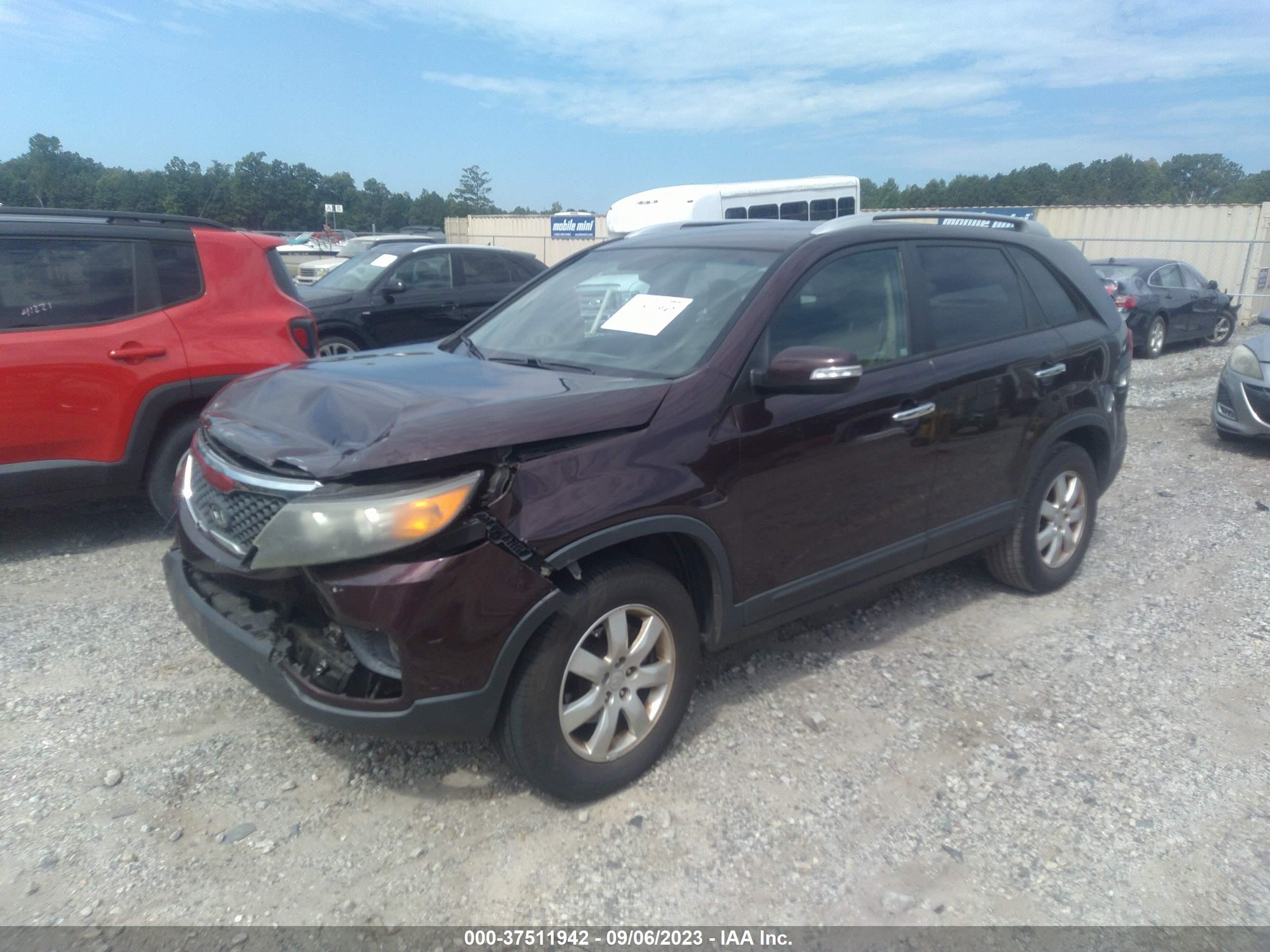 Photo 1 VIN: 5XYKT4A1XBG089930 - KIA SORENTO 