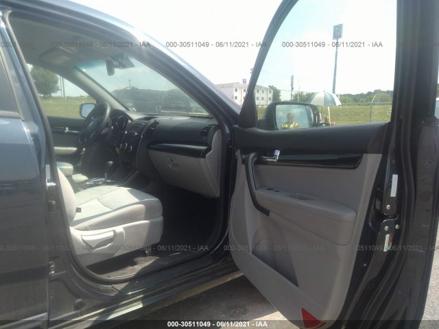 Photo 4 VIN: 5XYKT4A1XDG355367 - KIA SORENTO 