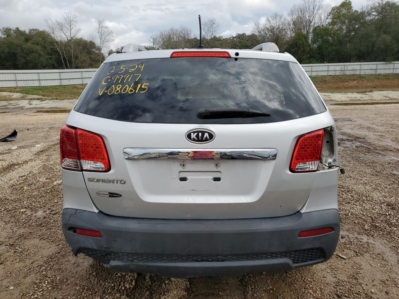 Photo 5 VIN: 5XYKT4A20BG080615 - KIA SORENTO 