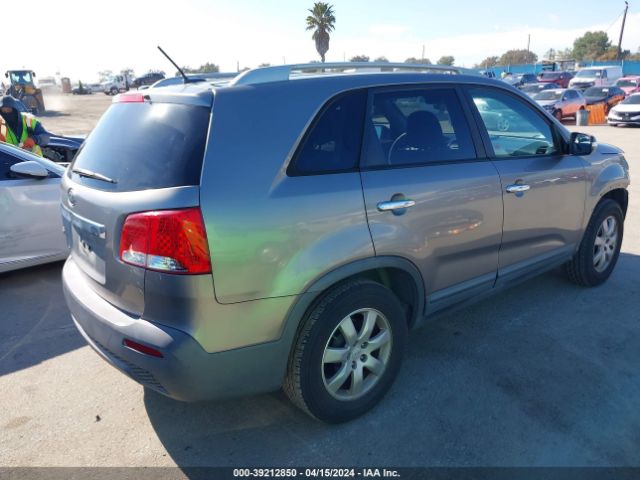 Photo 3 VIN: 5XYKT4A20BG136083 - KIA SORENTO 