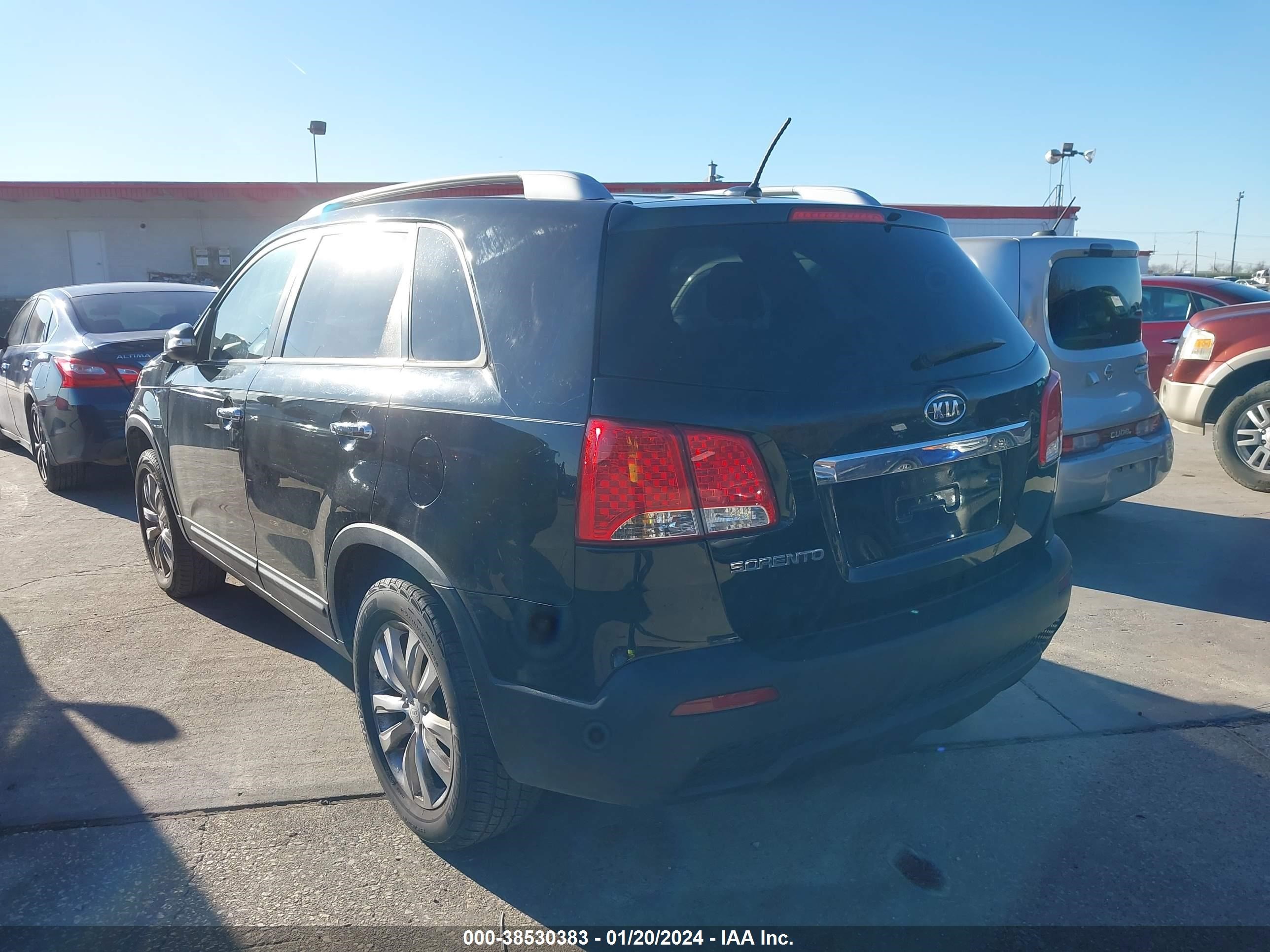 Photo 2 VIN: 5XYKT4A21BG070076 - KIA SORENTO 