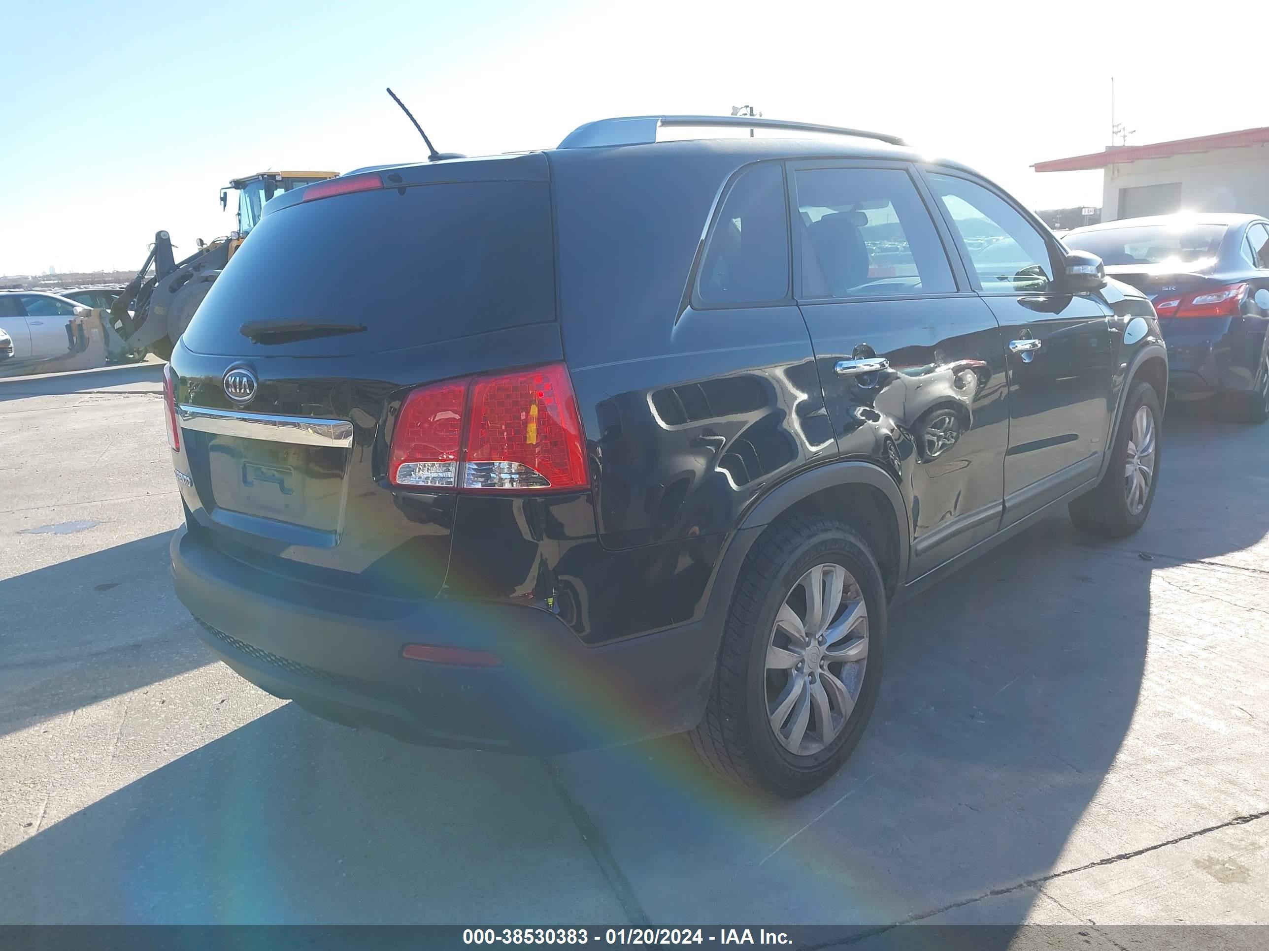 Photo 3 VIN: 5XYKT4A21BG070076 - KIA SORENTO 