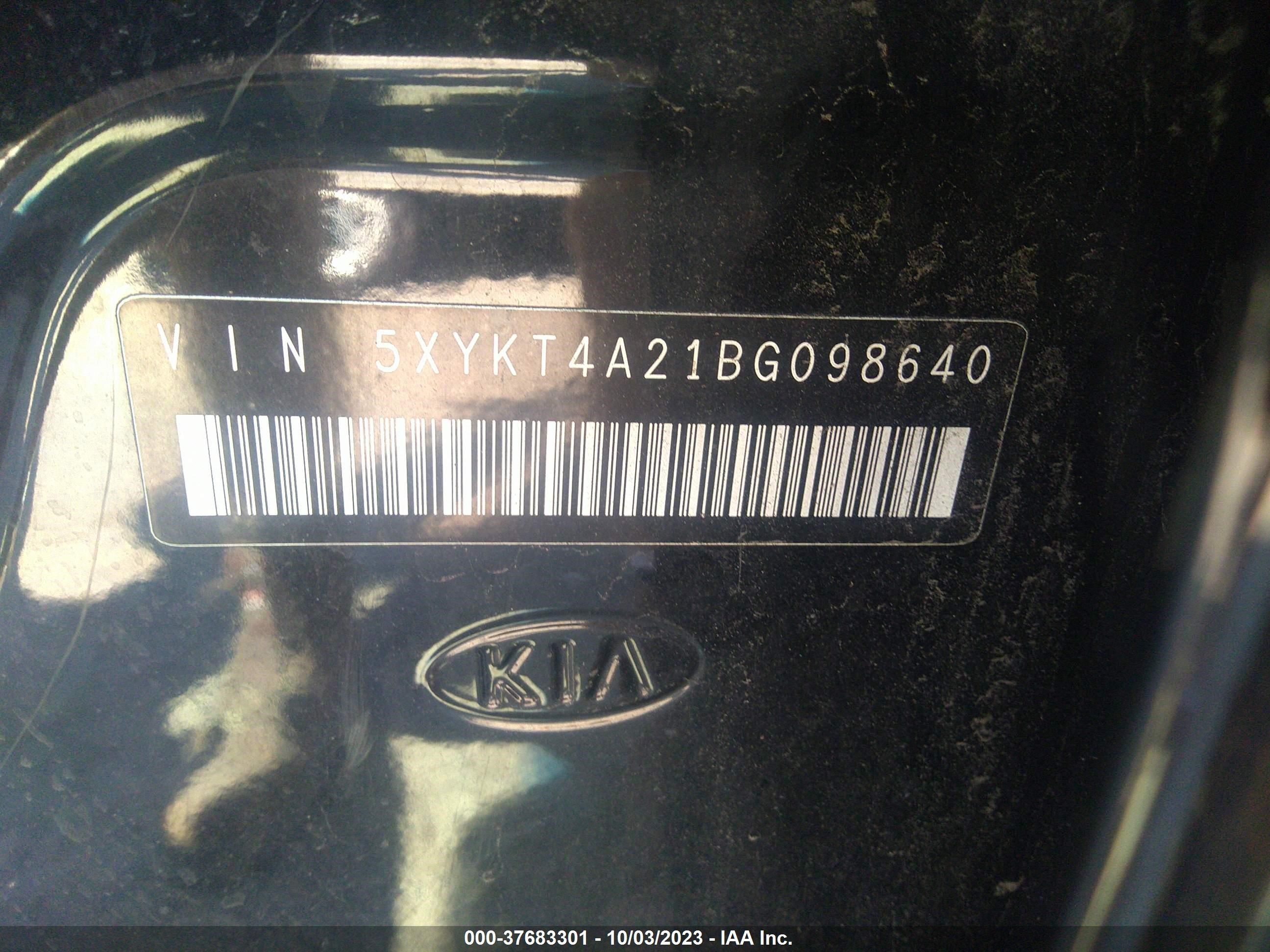 Photo 8 VIN: 5XYKT4A21BG098640 - KIA SORENTO 