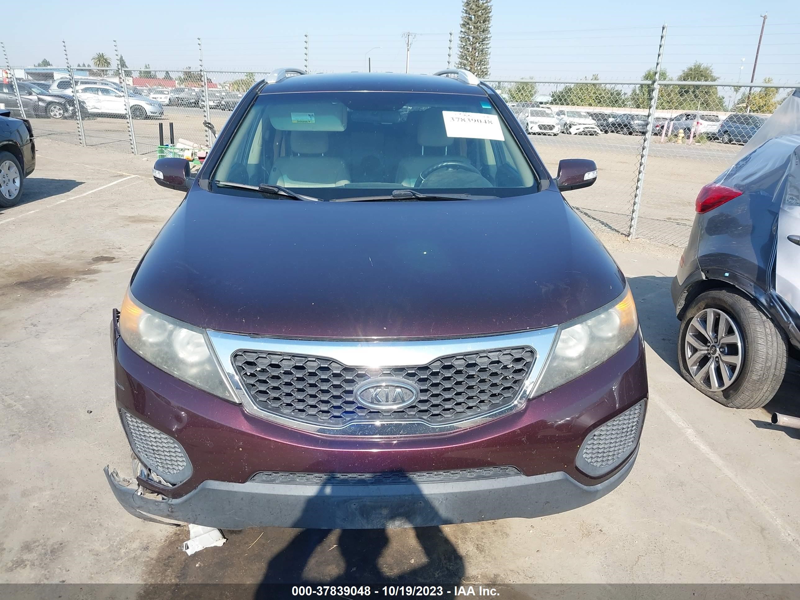 Photo 11 VIN: 5XYKT4A21BG125254 - KIA SORENTO 