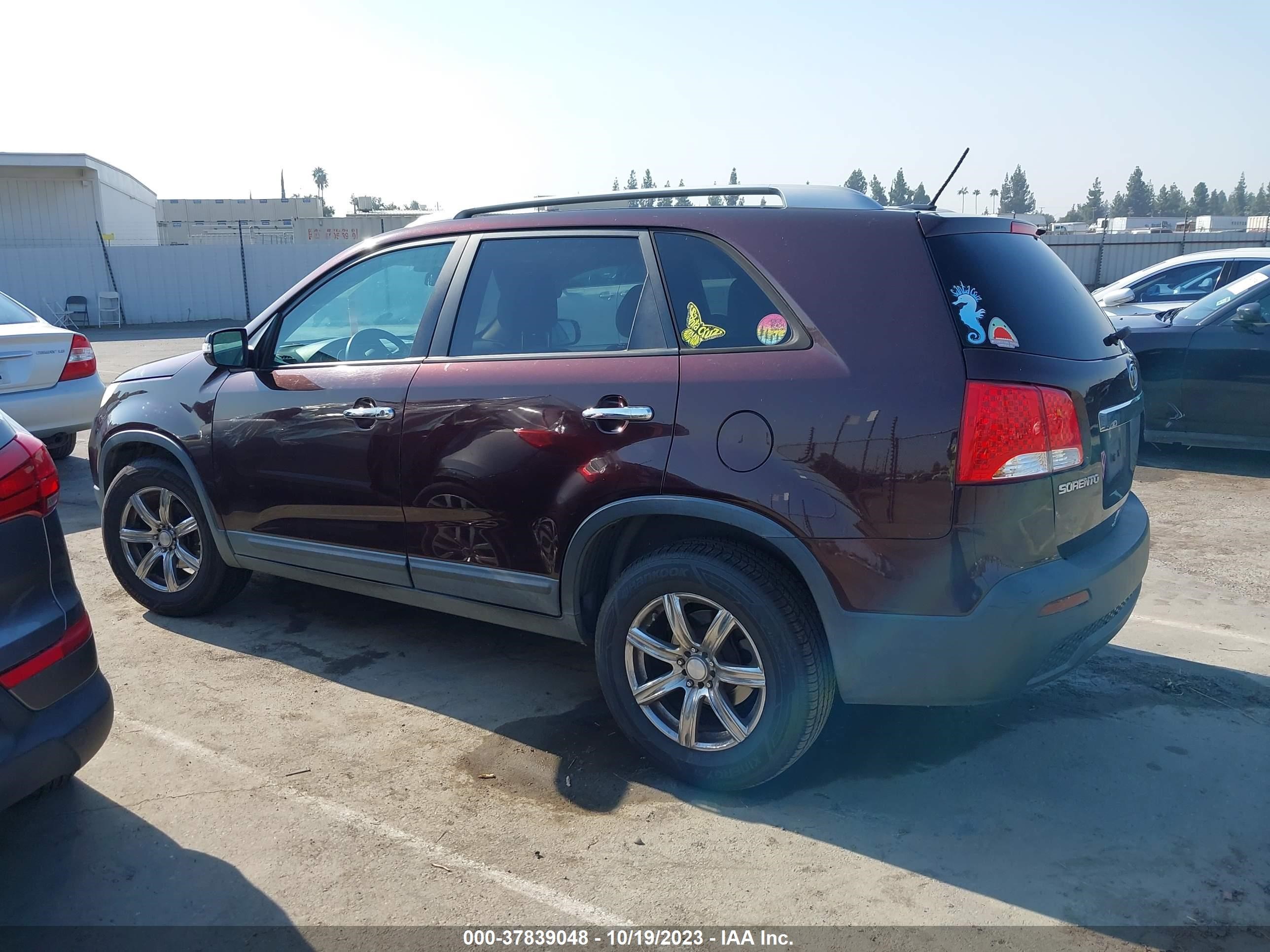 Photo 13 VIN: 5XYKT4A21BG125254 - KIA SORENTO 