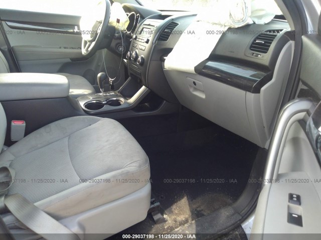 Photo 4 VIN: 5XYKT4A21CG269856 - KIA SORENTO 