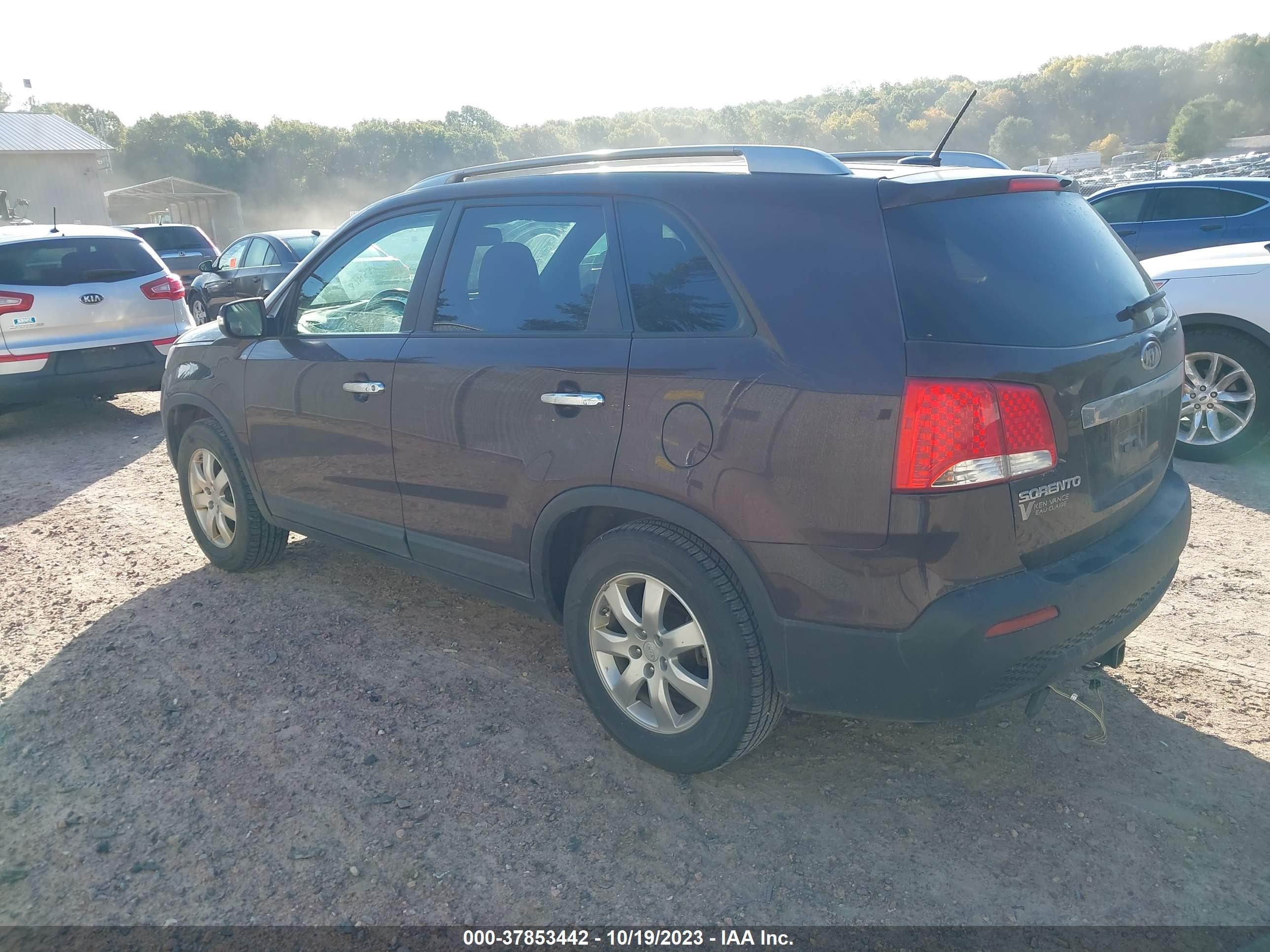 Photo 2 VIN: 5XYKT4A21DG368890 - KIA SORENTO 