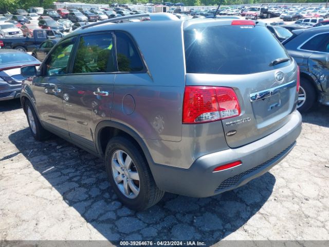 Photo 2 VIN: 5XYKT4A21DG422981 - KIA SORENTO 