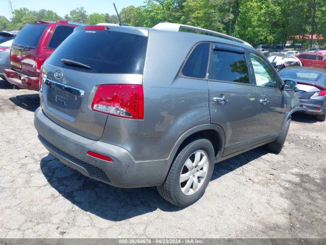 Photo 3 VIN: 5XYKT4A21DG422981 - KIA SORENTO 