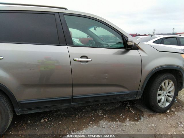 Photo 5 VIN: 5XYKT4A22BG046692 - KIA SORENTO 