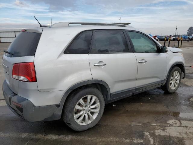 Photo 2 VIN: 5XYKT4A22BG053772 - KIA SORENTO 