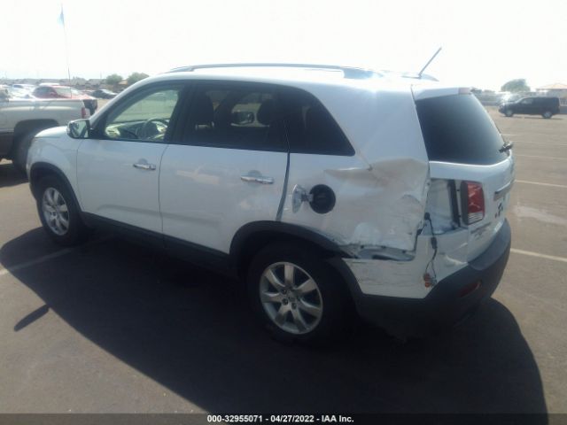 Photo 2 VIN: 5XYKT4A22CG242732 - KIA SORENTO 