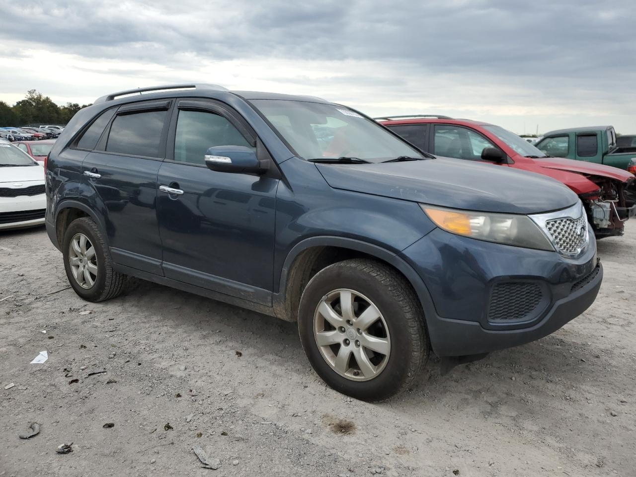 Photo 3 VIN: 5XYKT4A23BG123134 - KIA SORENTO 