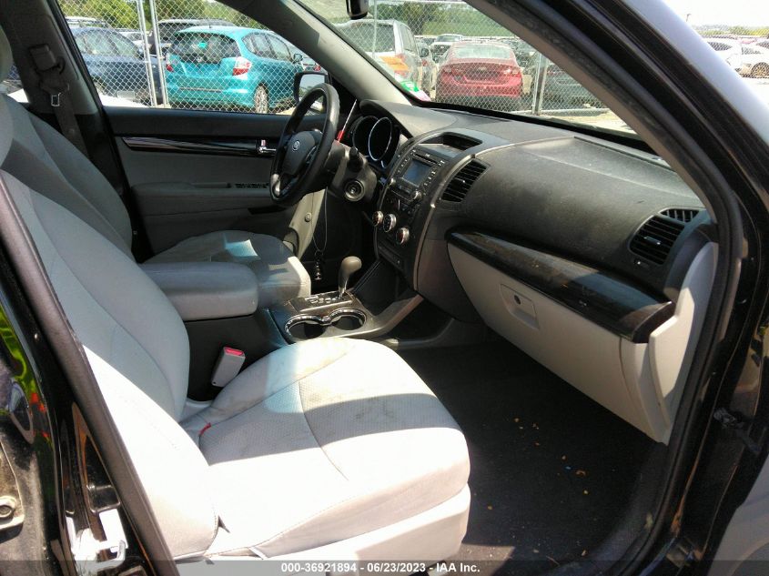 Photo 4 VIN: 5XYKT4A23DG335020 - KIA SORENTO 