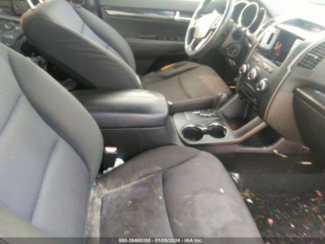 Photo 4 VIN: 5XYKT4A24BG068371 - KIA SORENTO 