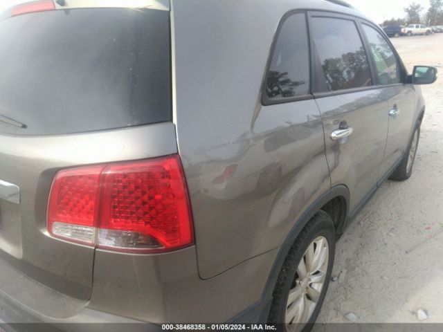 Photo 5 VIN: 5XYKT4A24BG068371 - KIA SORENTO 