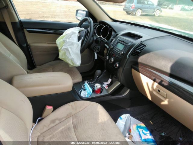 Photo 4 VIN: 5XYKT4A24CG269687 - KIA SORENTO 