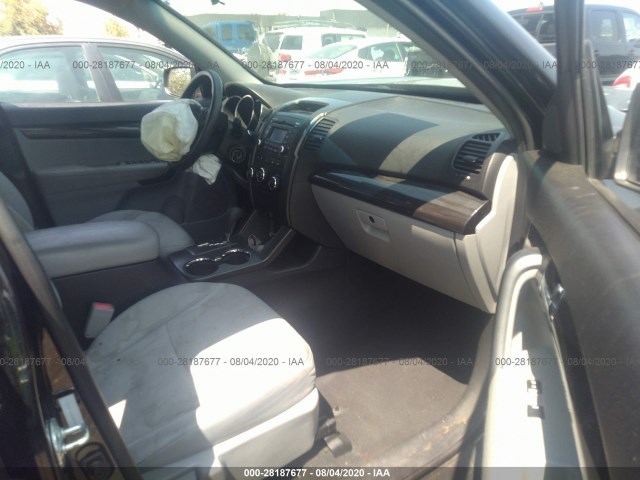 Photo 4 VIN: 5XYKT4A24DG389975 - KIA SORENTO 