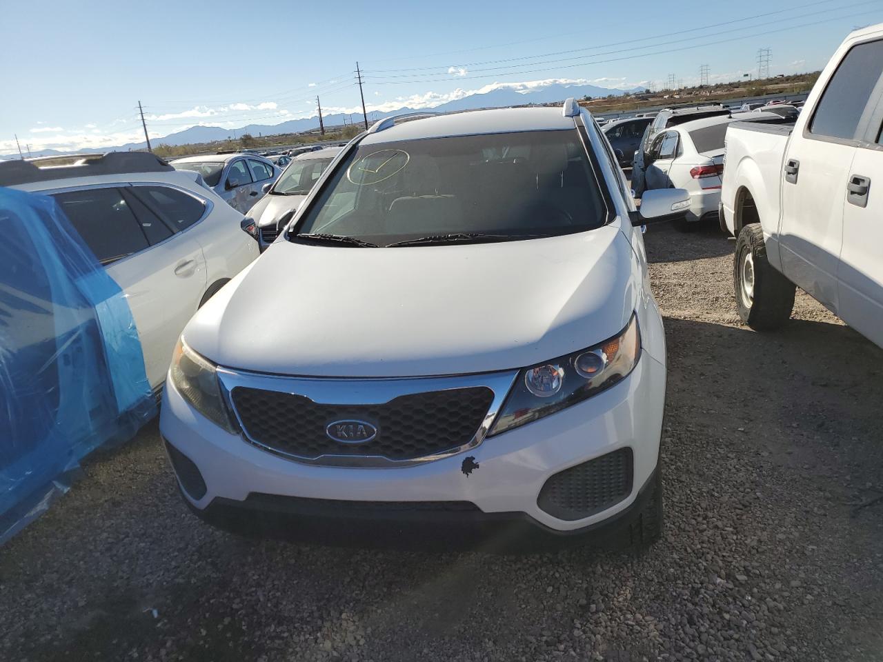 Photo 4 VIN: 5XYKT4A25BG051272 - KIA SORENTO 