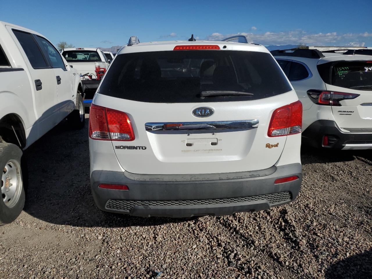 Photo 5 VIN: 5XYKT4A25BG051272 - KIA SORENTO 