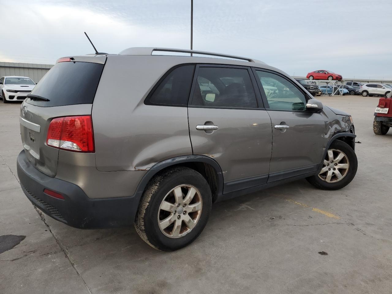 Photo 2 VIN: 5XYKT4A25CG276311 - KIA SORENTO 