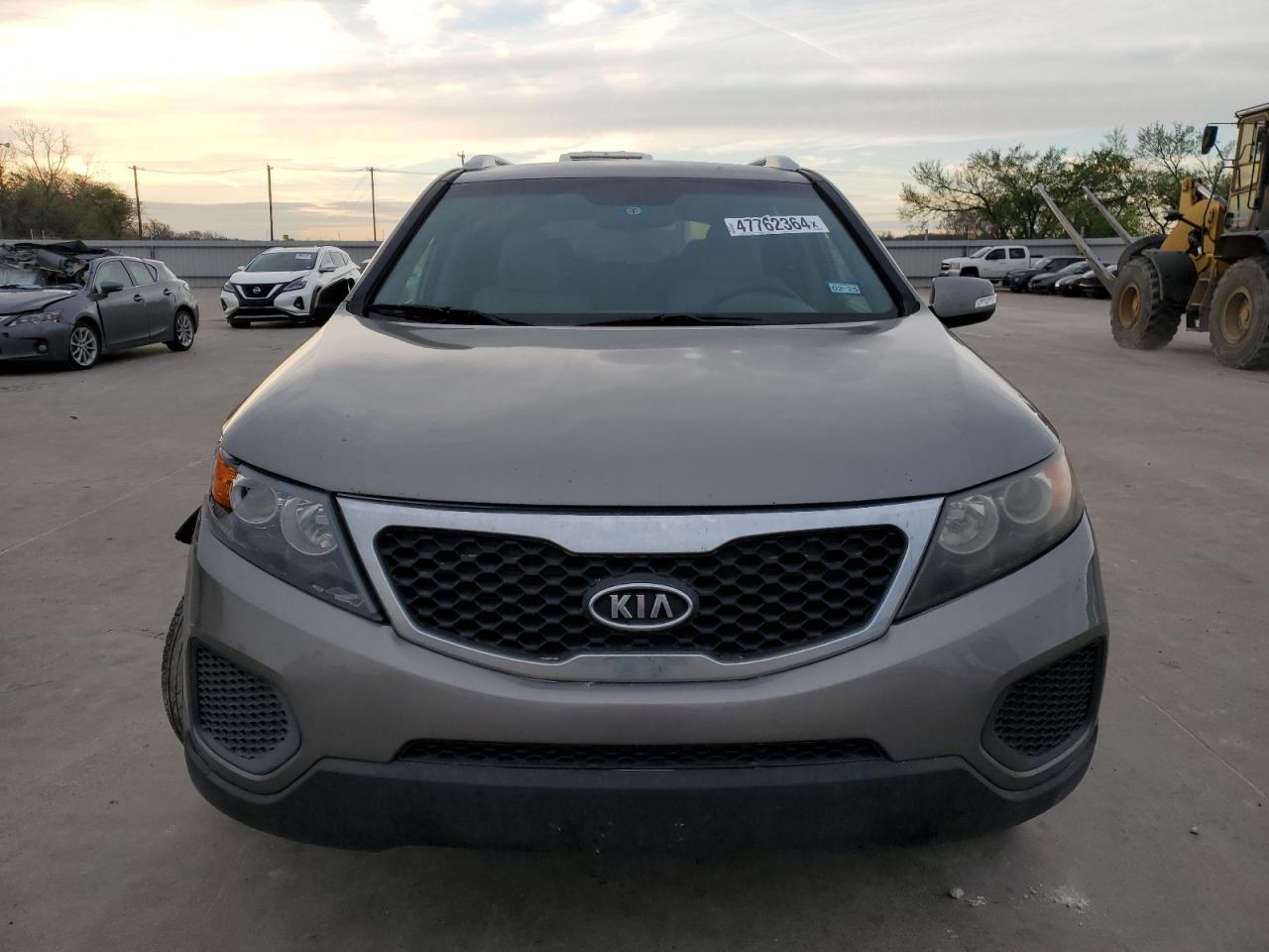 Photo 4 VIN: 5XYKT4A25CG276311 - KIA SORENTO 