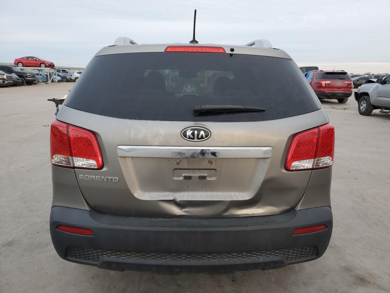 Photo 5 VIN: 5XYKT4A25CG276311 - KIA SORENTO 