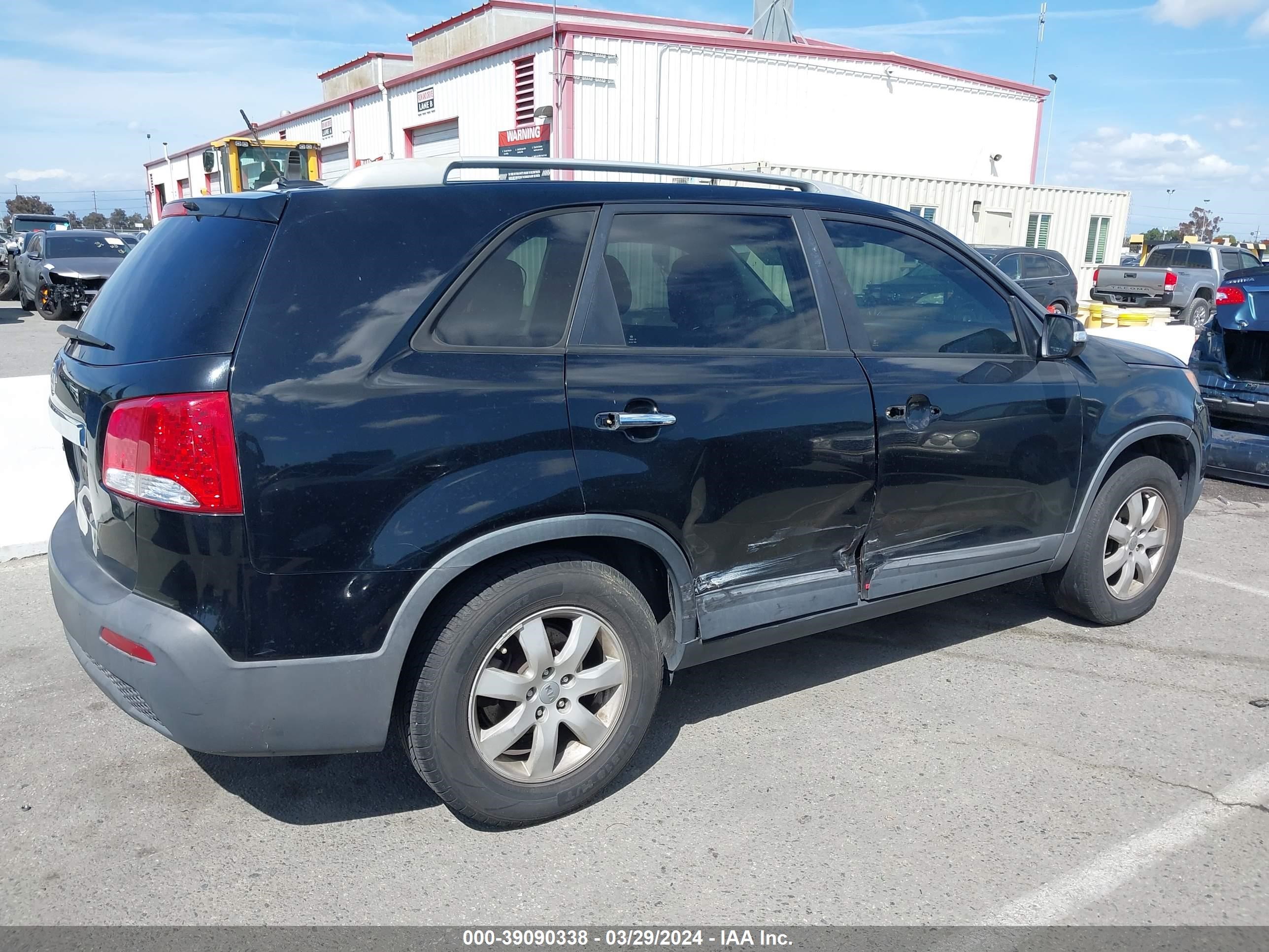 Photo 11 VIN: 5XYKT4A25CG297434 - KIA SORENTO 